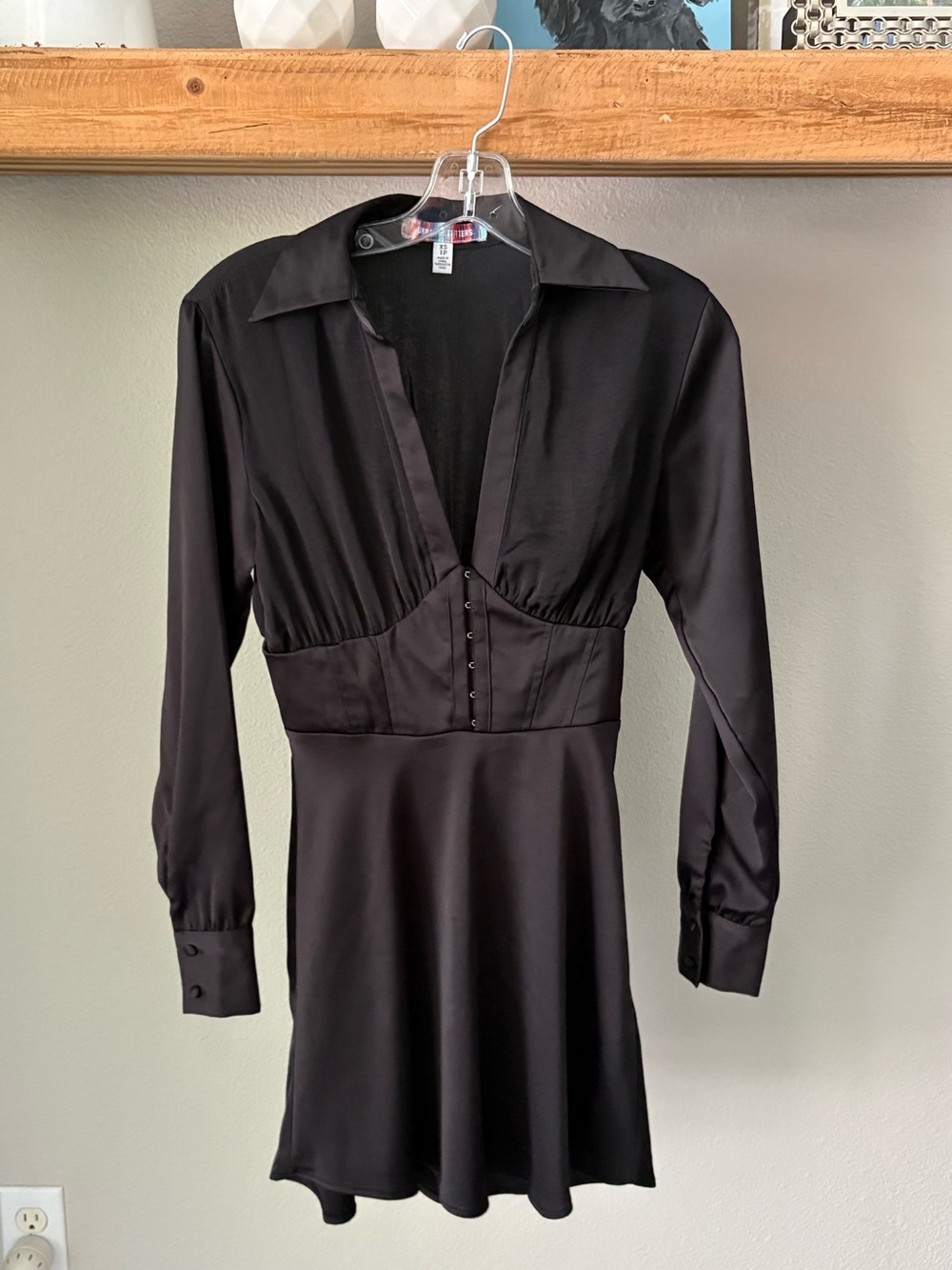 UO Women's Black Long-Sleeve V-Neck Dress